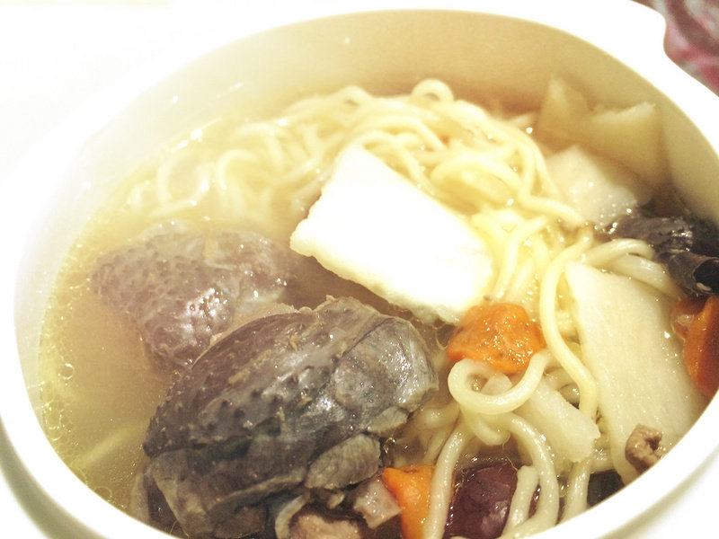 Stewed Black Chicken Soup with Huai Shan, Goji and Fish Maw Noodles