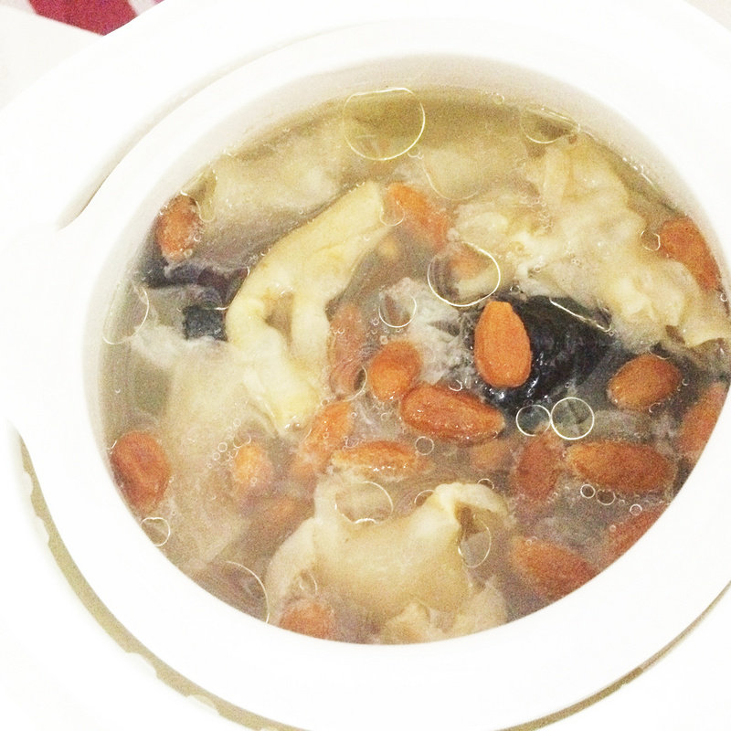 Steps to Make Stewed Black Chicken Soup with Huai Shan, Goji and Fish Maw Noodles