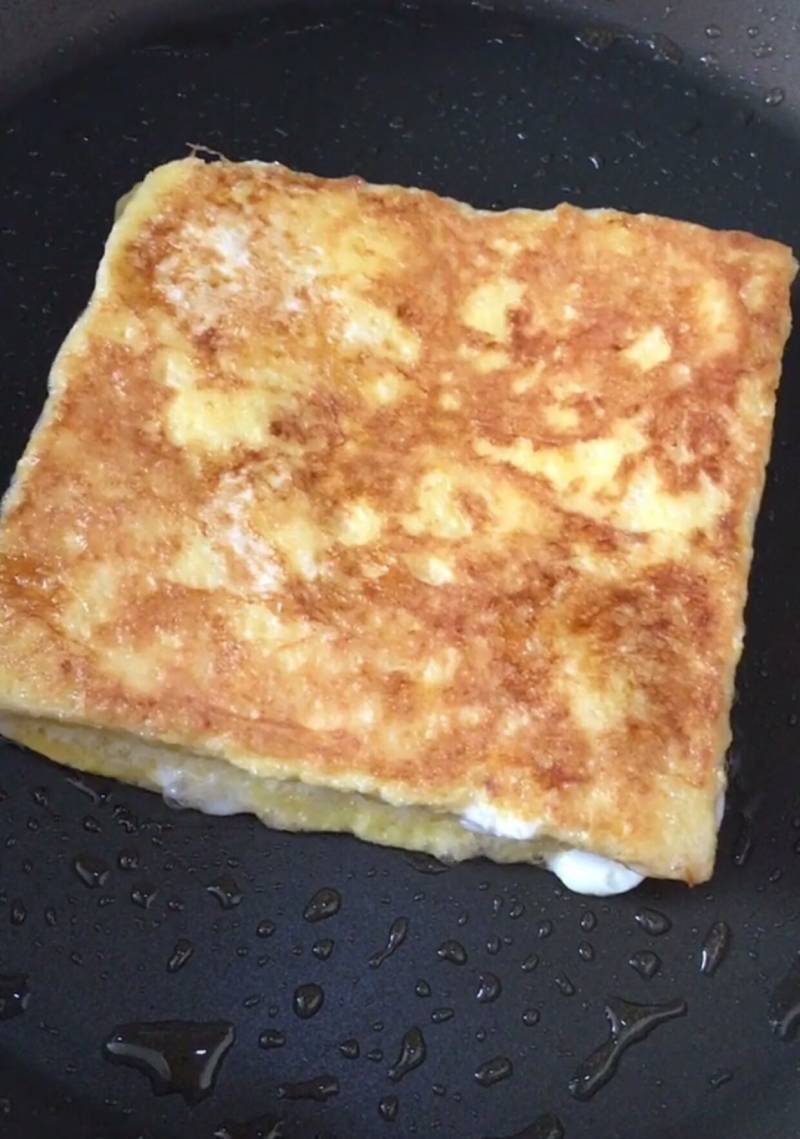 Steps for Making Pan-Fried Ham and Cheese Toast