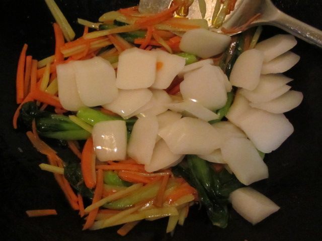 Steps for Making Stir-Fried Rice Cake