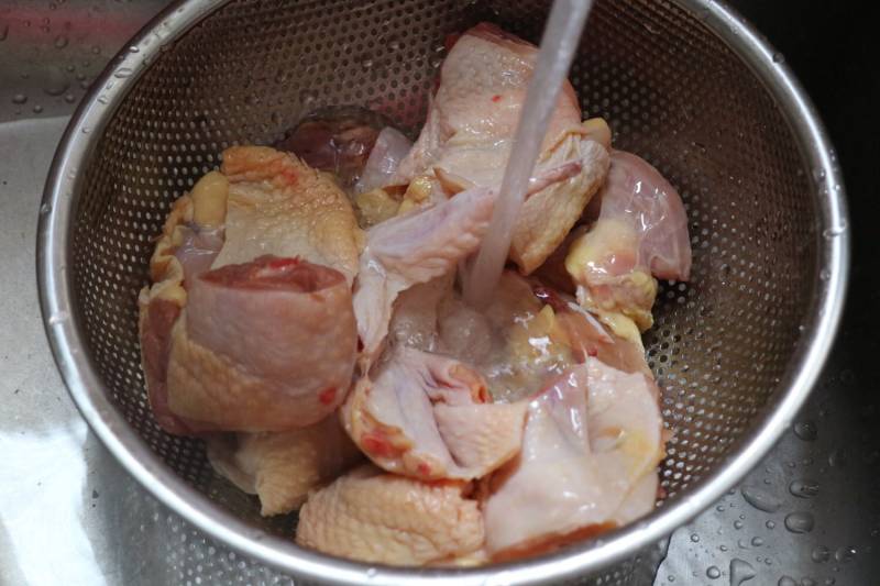 Steps for Making Pork Stomach and Free-Range Chicken Soup