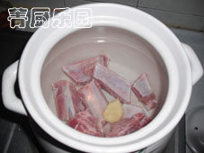 Soybean Bitter Melon Pork Rib Soup - Detailed Cooking Steps