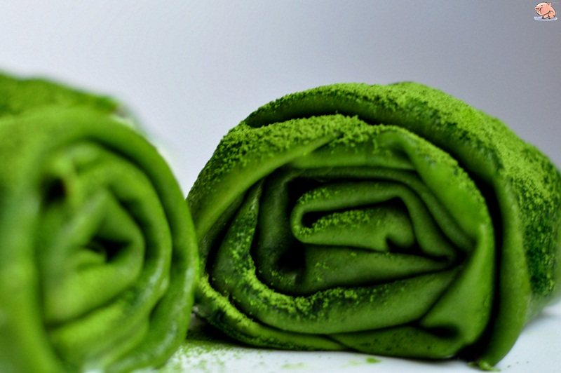 Steps for Making Matcha Towel Roll