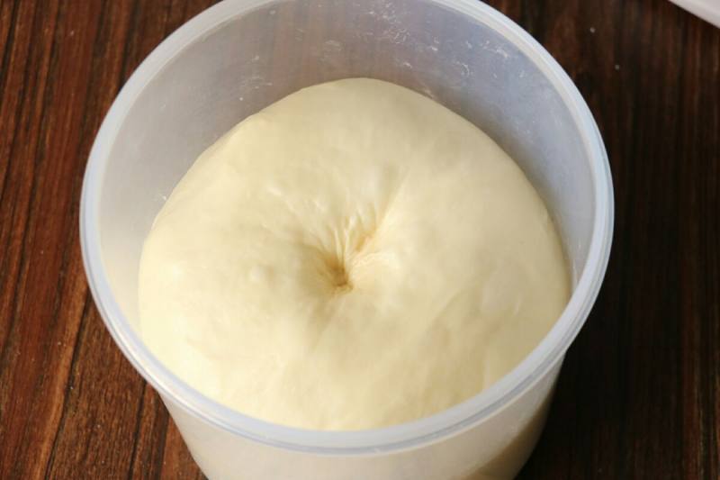 Steps for Making Condensed Milk Bread (Tangzhong Method)