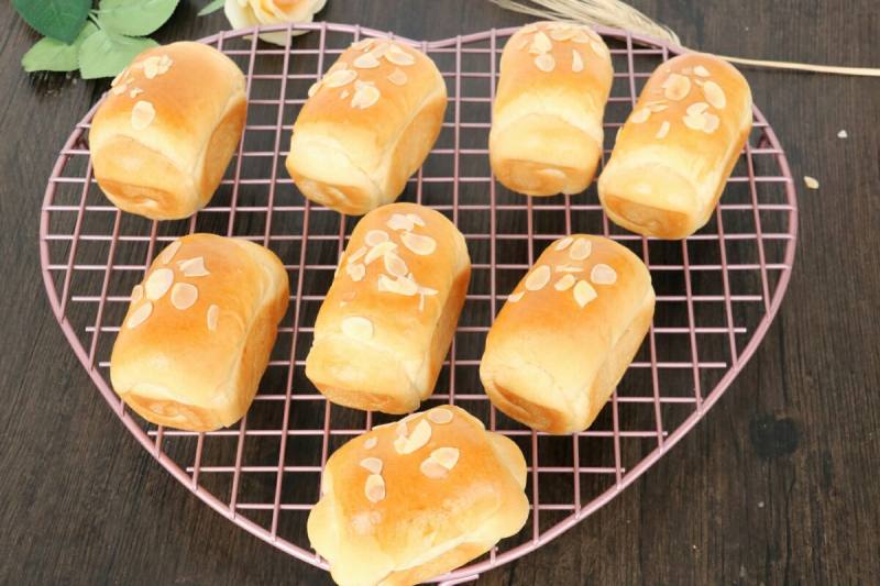 Steps for Making Condensed Milk Bread (Tangzhong Method)