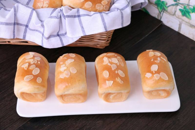 Steps for Making Condensed Milk Bread (Tangzhong Method)