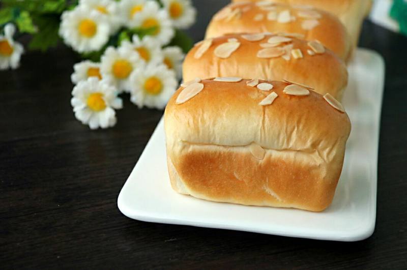 Steps for Making Condensed Milk Bread (Tangzhong Method)