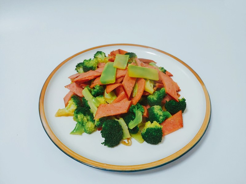 Steps for Cooking Broccoli Stir-Fried with Sausage