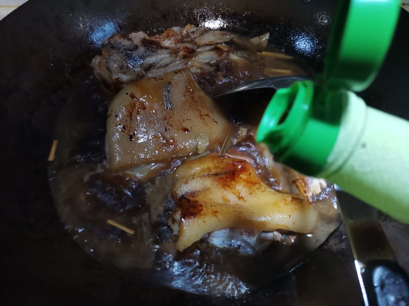 Steps for Making Braised Pig's Trotters