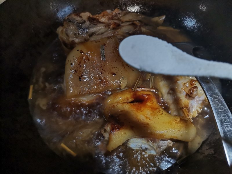 Steps for Making Braised Pig's Trotters