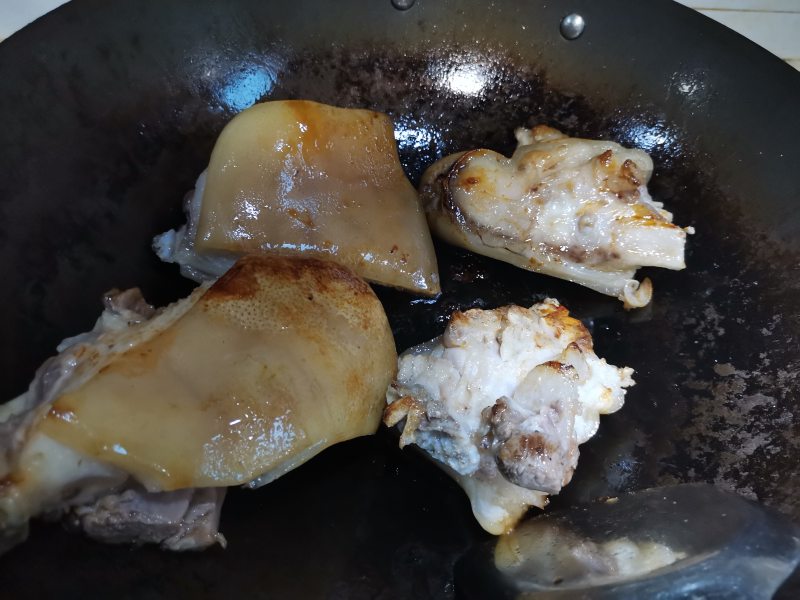 Steps for Making Braised Pig's Trotters