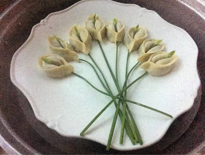 Step-by-Step Preparation of Lotus Flower Steamed Dumplings