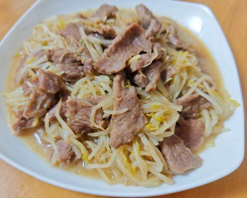 Beef Stir-Fried Bean Sprouts