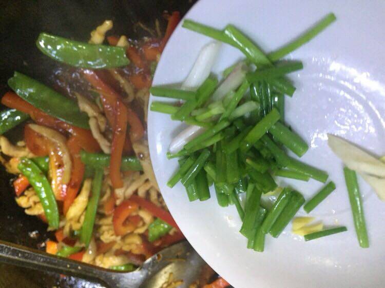 #Spring Vegetables# Colorful Bean and Chicken Stir-Fry Cooking Steps