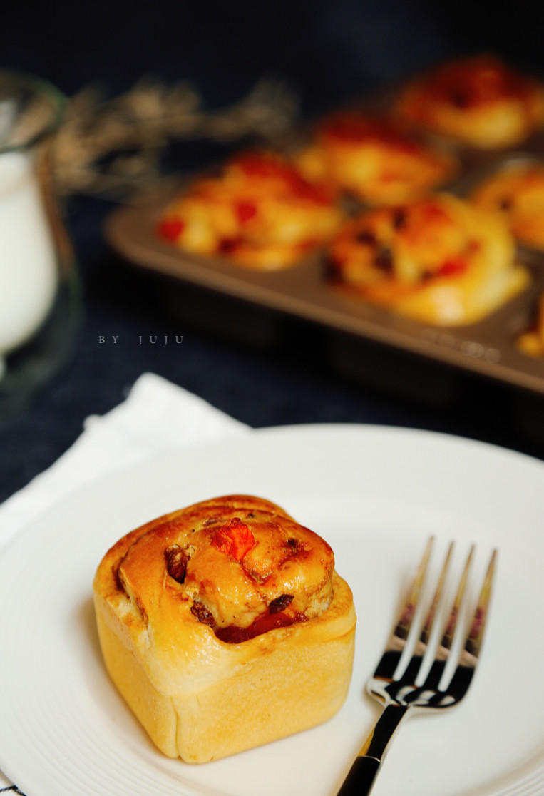 Red Sugar Bread Rolls