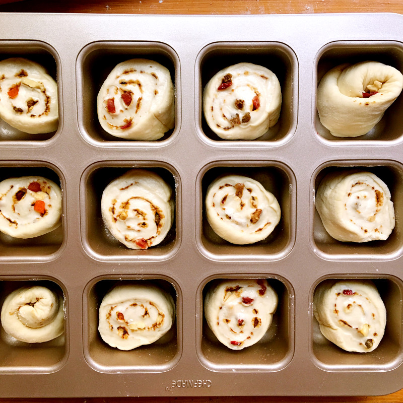 Steps for Making Red Sugar Bread Rolls