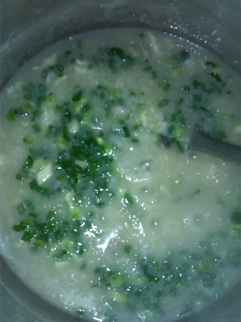 Steps for Making Preserved Egg and Lean Pork Congee