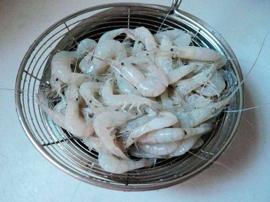 Steps for Making Soft Fried White Shrimp