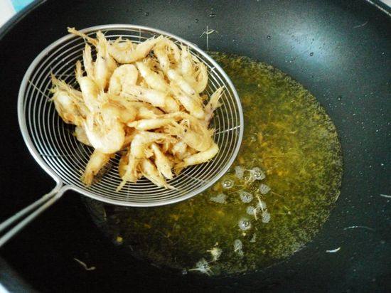 Steps for Making Soft Fried White Shrimp