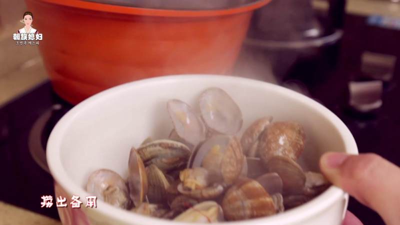 Steps for Making Spicy Cabbage Noodle Soup