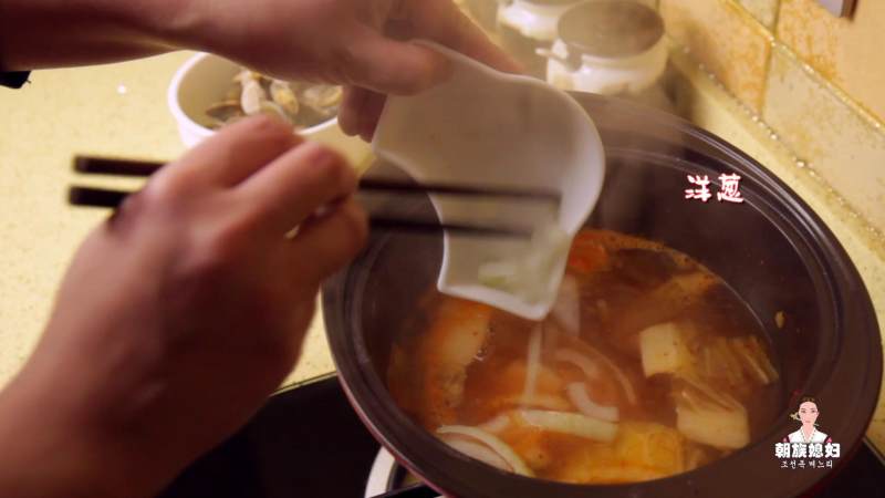 Steps for Making Spicy Cabbage Noodle Soup