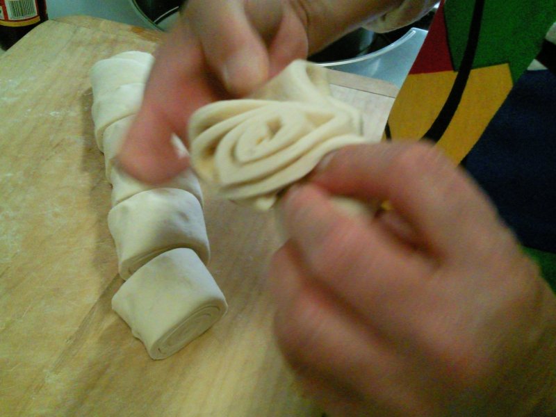 Steps for Making Fragrant Little Flower Rolls