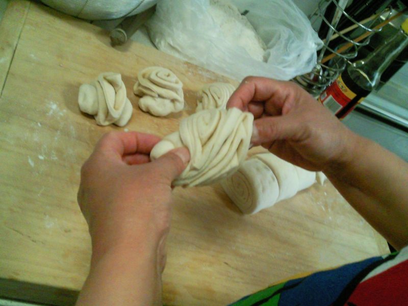 Steps for Making Fragrant Little Flower Rolls