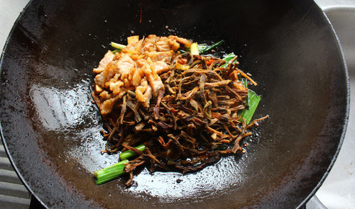 Steps for Making Dried Green Beans Stir-Fried with Pork