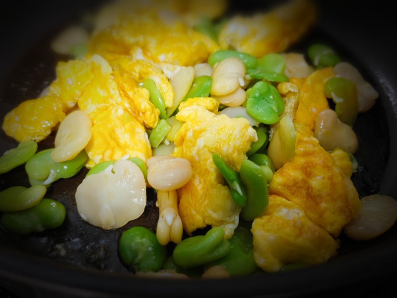 Steps for Stir-fried Broad Beans with Eggs