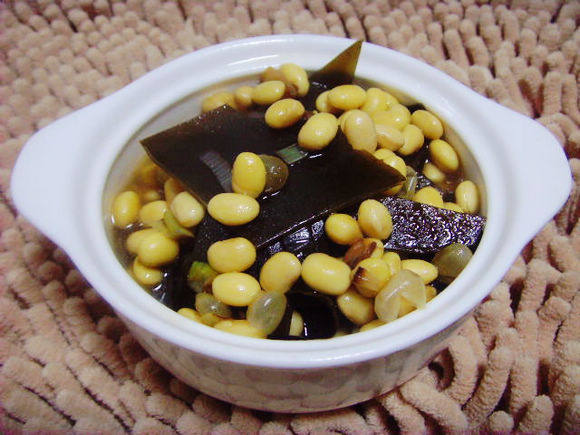 Seaweed and Soybean Stew