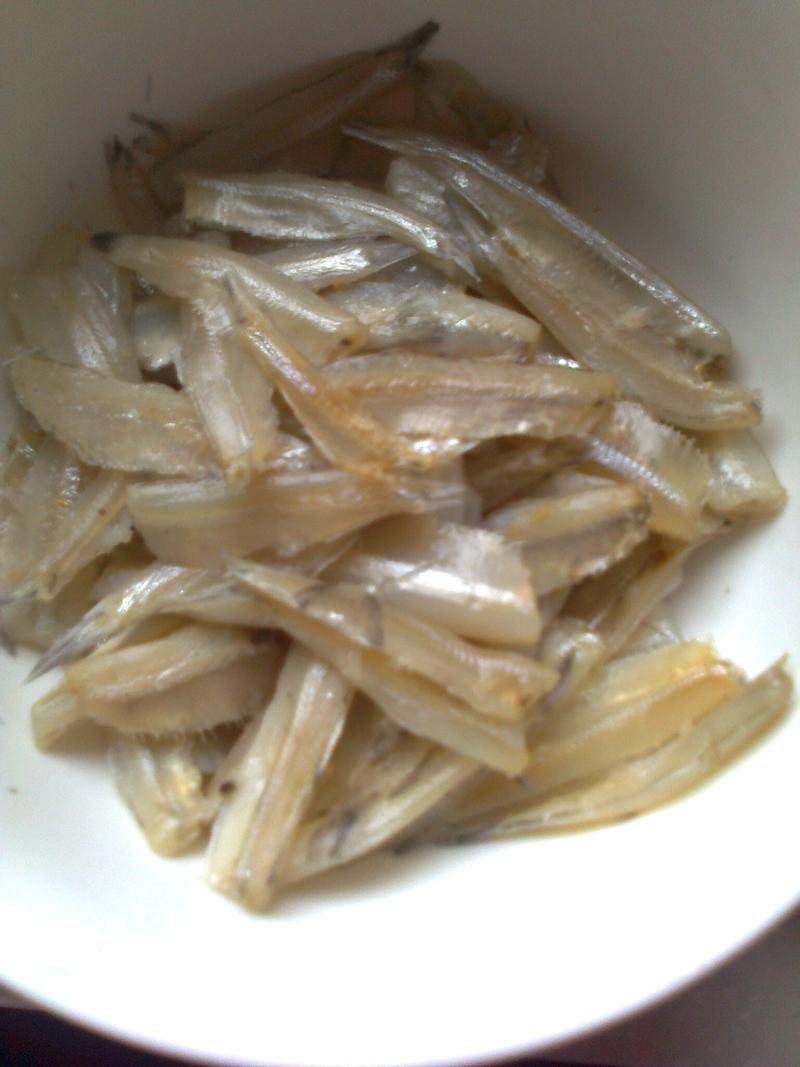 Steps for Stir-fried Green Pepper with Dried Small Fish