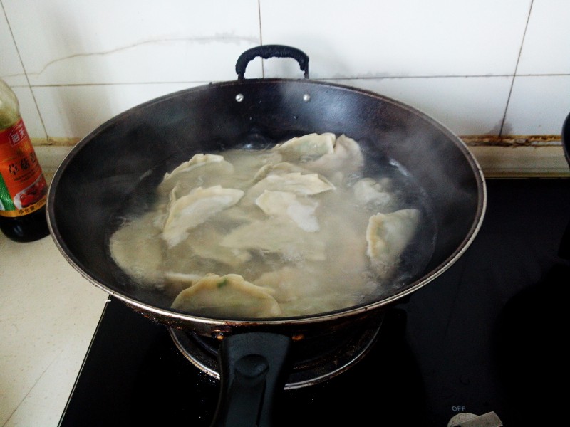 Steps for Making Leek and Pork Dumplings with Egg