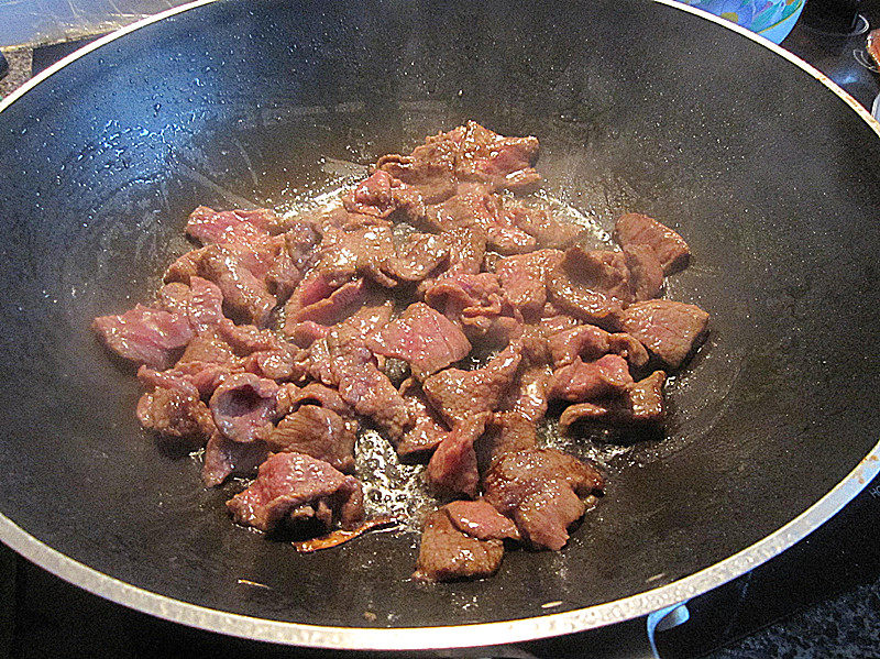 Steps for Making Pineapple Stir-Fried Beef