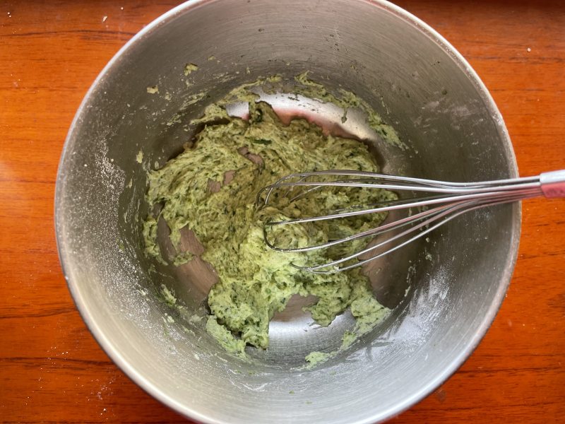 Steps to Make Matcha Paper Cupcakes