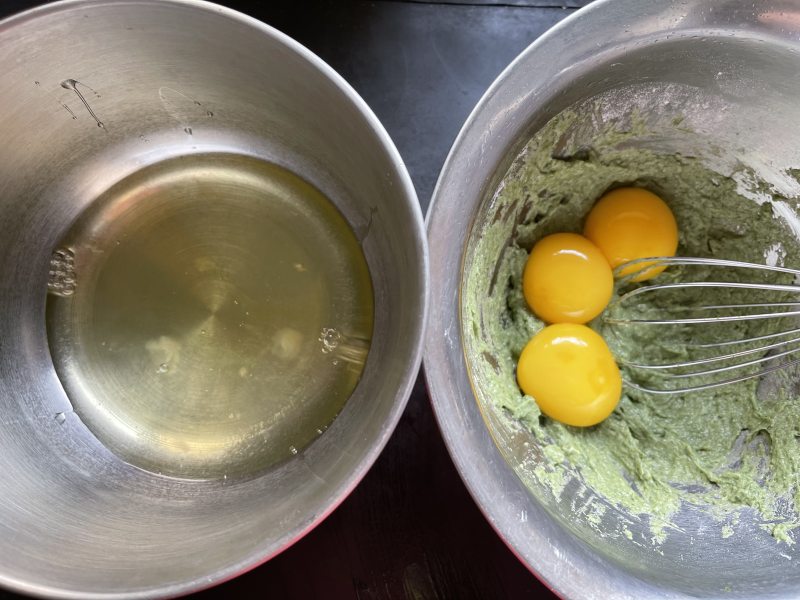 Steps to Make Matcha Paper Cupcakes