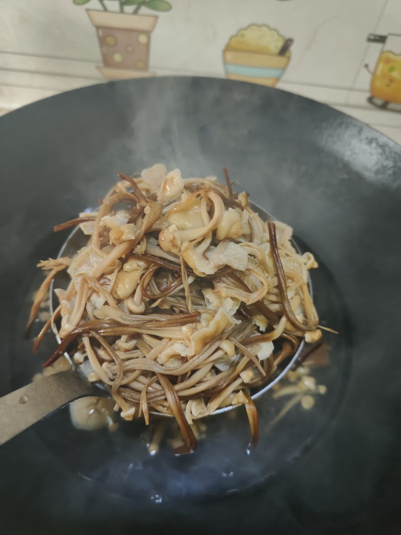 Steps for Making Cold Spinach and Enoki Mushroom Salad