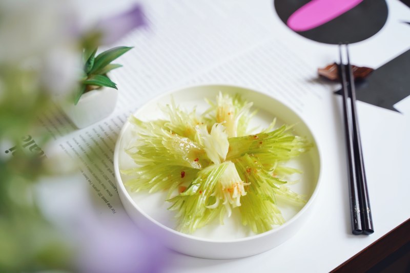 Iced Celery with Thai Sweet Chili Sauce