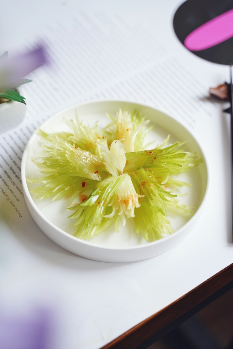 Iced Celery with Thai Sweet Chili Sauce