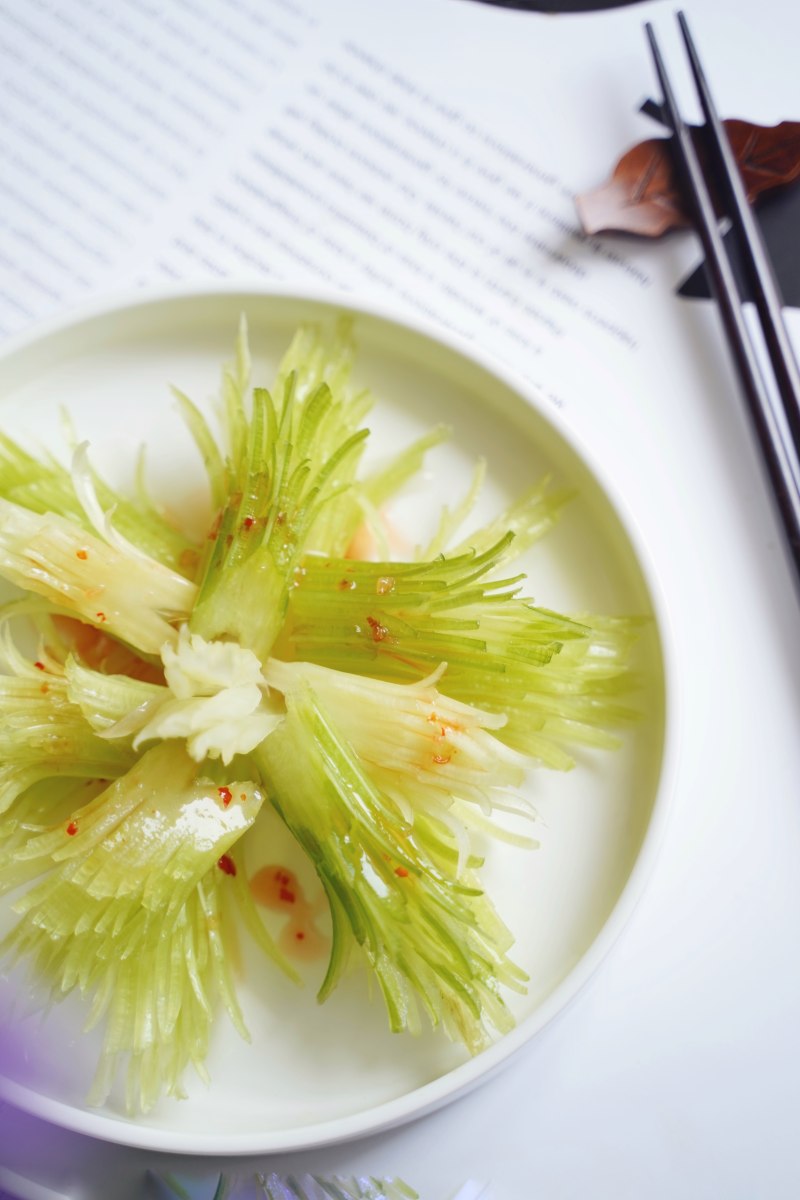 Iced Celery with Thai Sweet Chili Sauce