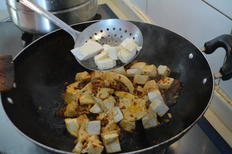 Steps for Cooking Minced Meat Tofu in Chili Oil