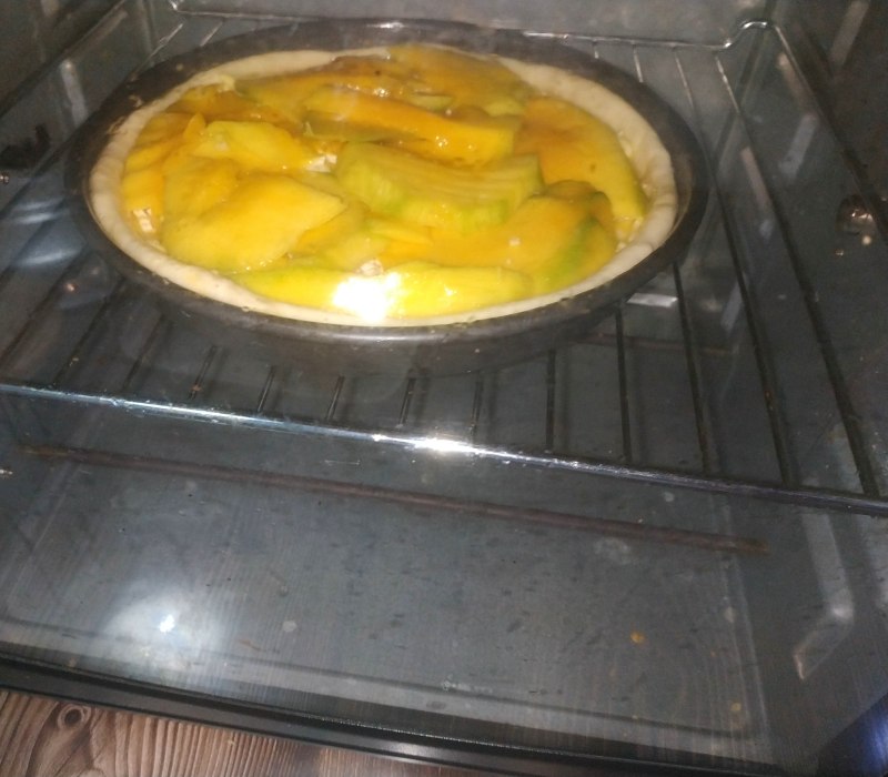 Steps for Making Mango Pizza