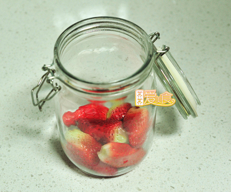 Detailed Steps for Making Secret Strawberry Wine for Beauty and Health on International Women's Day