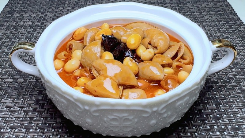 Braised Pork Intestines with Soybeans