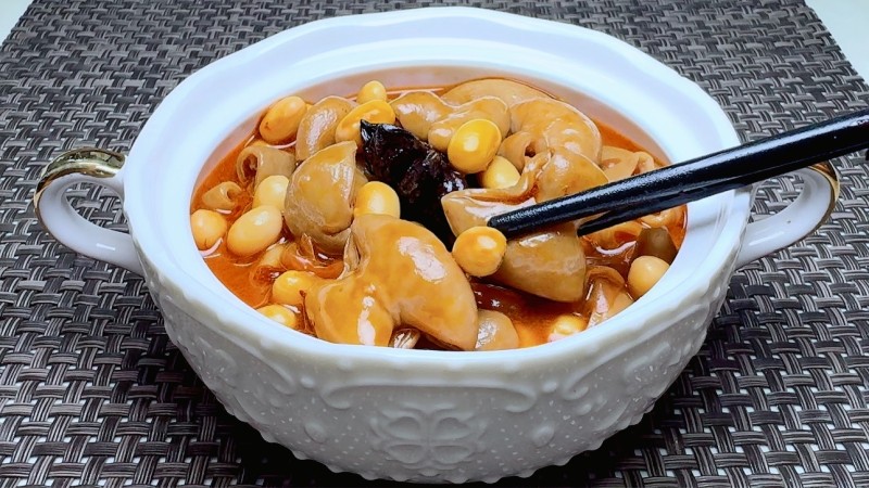 Braised Pork Intestines with Soybeans