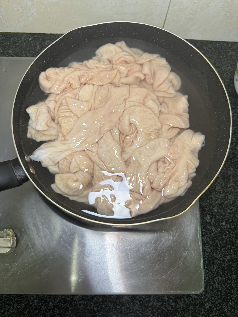 Steps for making Braised Pork Intestines with Soybeans