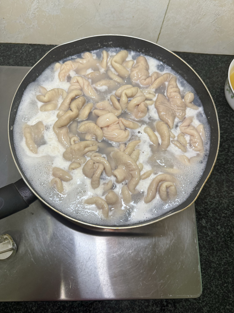 Steps for making Braised Pork Intestines with Soybeans