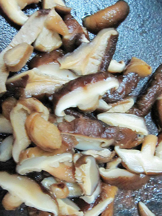 Quick Late-Night Snack—Mushroom and Chicken Gizzard Congee Cooking Steps