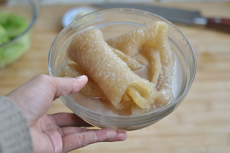 Steps for making Sour and Spicy Crispy Pork Skin