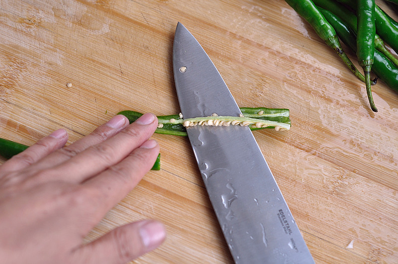 Steps for making Sour and Spicy Crispy Pork Skin