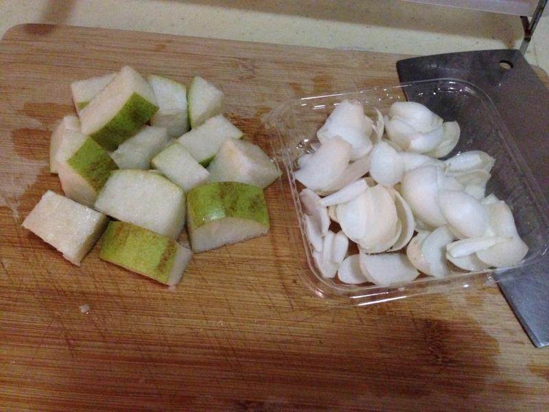 Steps to Cook Snow Pear, Lily and Bird's Nest Soup